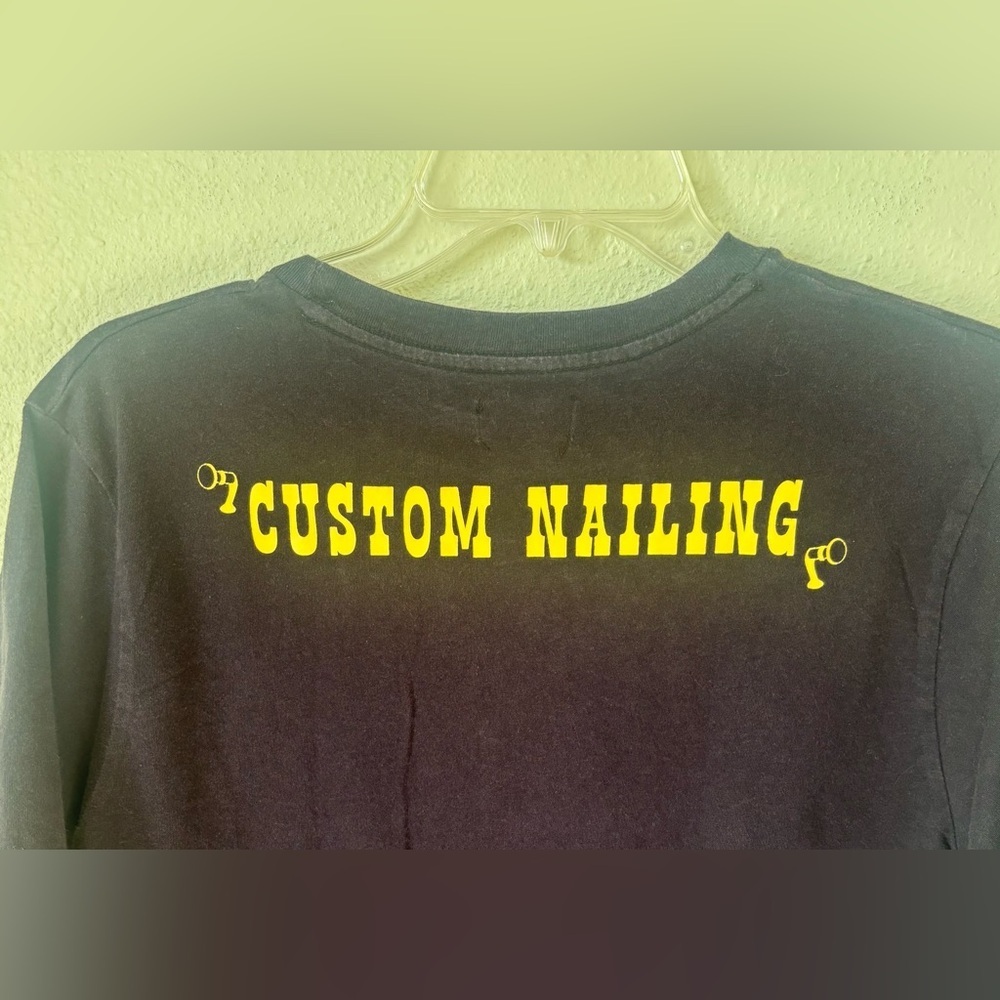 Vintage Guess Jeans “Hard Wood Installation,” Black & Yellow T Shirt Size: XL - Picture 4 of 5